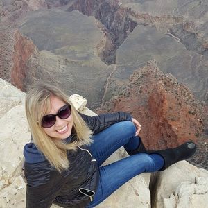 Meet your Posher, Lena